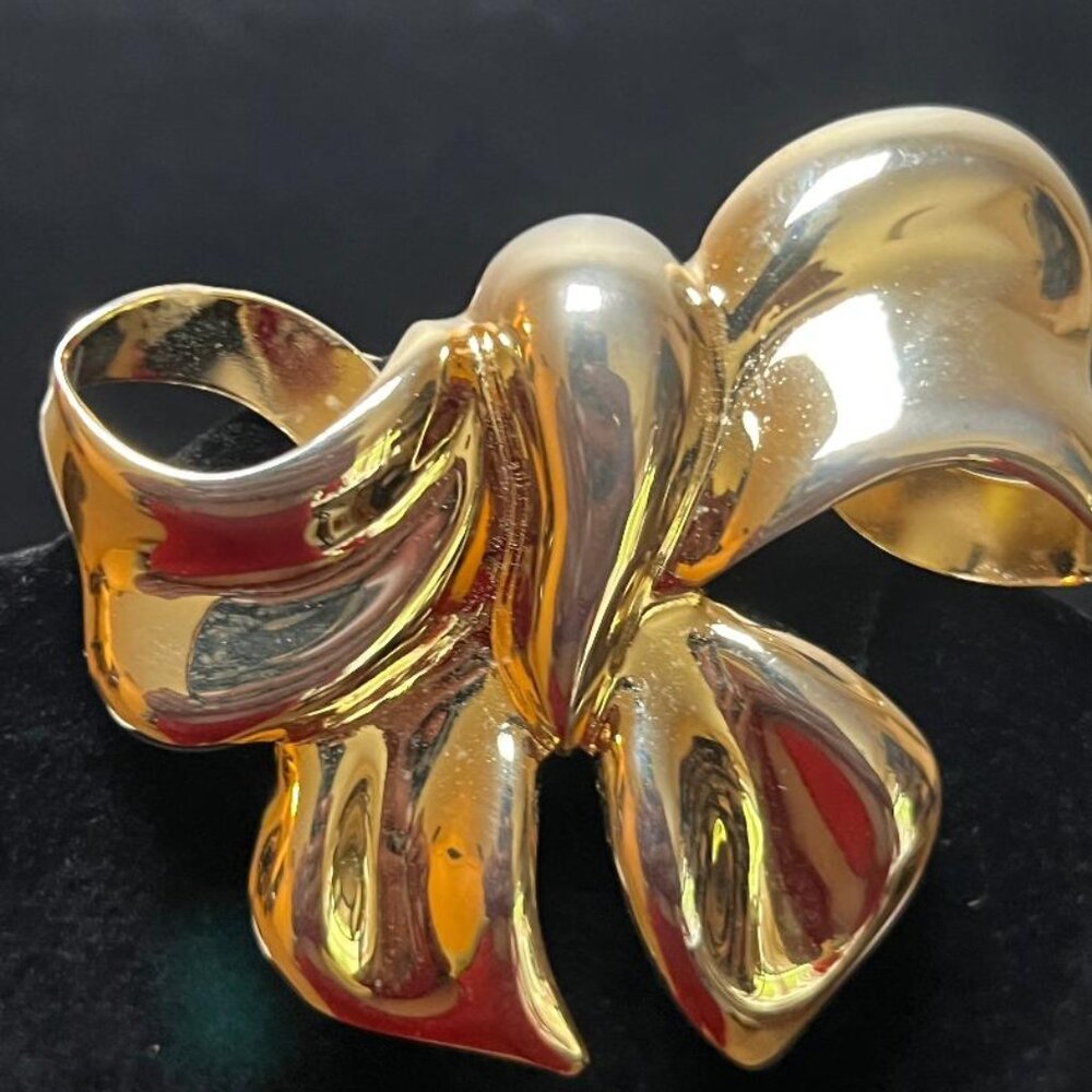 Sarah Coventry Brooch